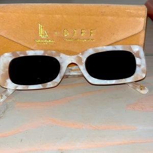 Lotus Locs White Pearl Grey Sunglasses